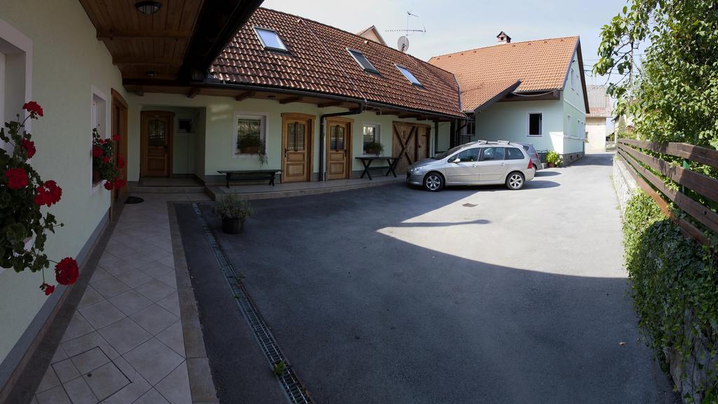 Apartments Suster Stari Trg ob Kolpi Kültér fotó